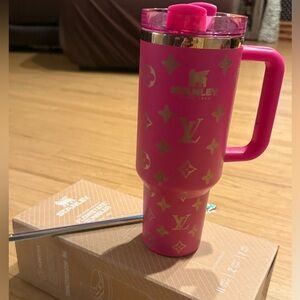 NIB- Stanley LV Flowstate Quencher 2.0- 40oz Tumbler- Pink with a chrome straw